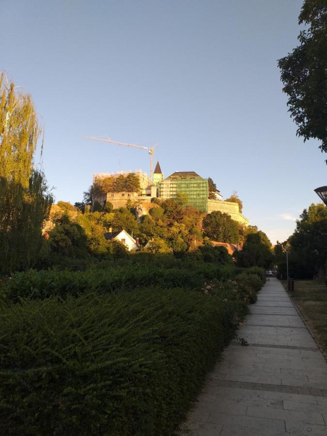 Galeria Villa Veszprem Luaran gambar