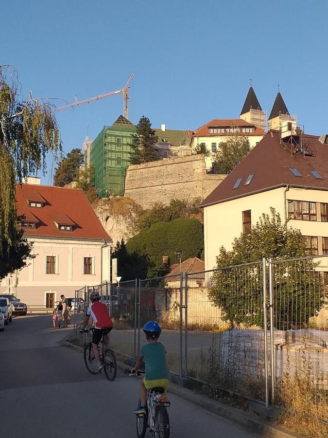 Galeria Villa Veszprem Luaran gambar